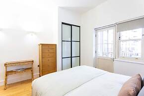 Bright & Comfortable Angel Apartment