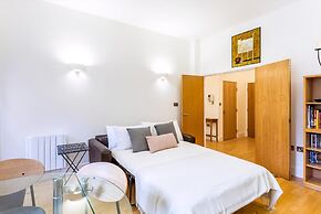 Bright & Comfortable Angel Apartment