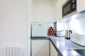 Bright & Comfortable Angel Apartment