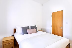 Bright & Comfortable Angel Apartment