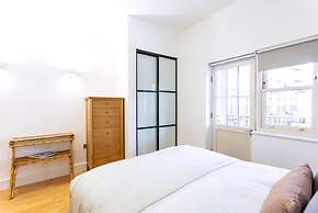 Bright & Comfortable Angel Apartment