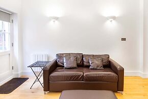 Bright & Comfortable Angel Apartment