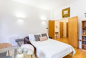 Bright & Comfortable Angel Apartment