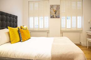 Bright Chelsea Garden Nest