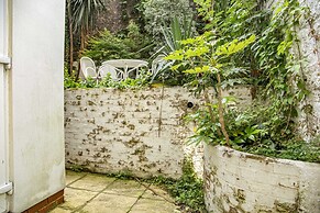 Bright Chelsea Garden Nest