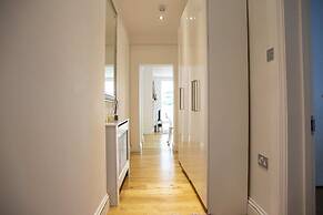 Bright Chelsea Garden Nest