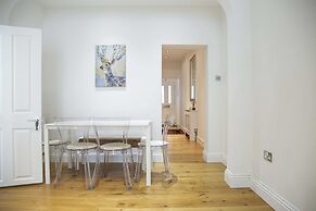 Bright Chelsea Garden Nest