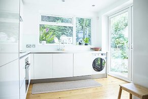 Bright Chelsea Garden Nest