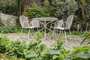 Bright Chelsea Garden Nest