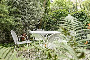 Bright Chelsea Garden Nest