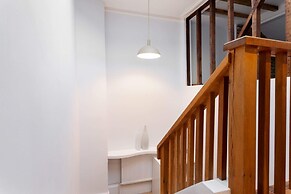 Bright Maida Vale Apartment