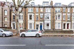 Bright Maida Vale Apartment