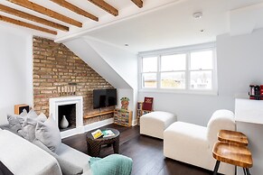 Bright Maida Vale Apartment