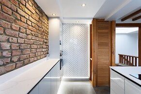 Bright Maida Vale Apartment