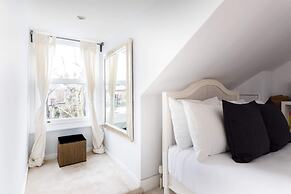 Bright Maida Vale Apartment