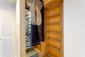 Bright Maida Vale Apartment