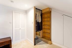 Bright Maida Vale Apartment