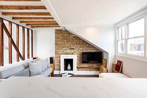 Bright Maida Vale Apartment