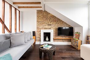 Bright Maida Vale Apartment