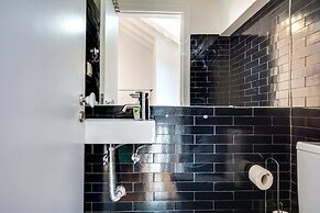 Bright Maida Vale Apartment