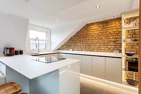 Bright Maida Vale Apartment