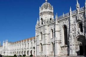 Bright Maida Vale Apartment