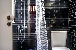 Bright Maida Vale Apartment