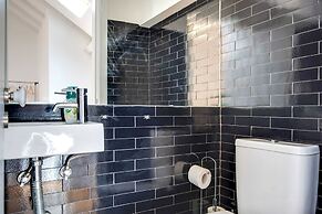 Bright Maida Vale Apartment