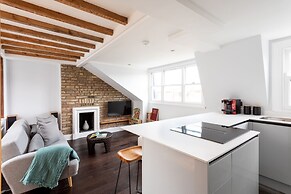 Bright Maida Vale Apartment