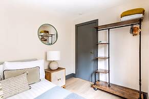 Classy Notting Hill Nest