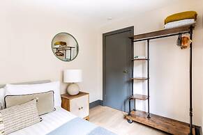 Classy Notting Hill Nest