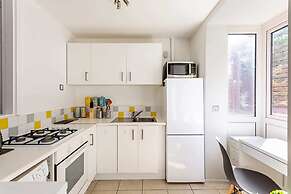 Bright & Cosy One-bed Apartment