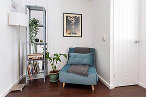 Bright & Cosy One-bed Apartment