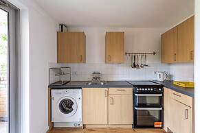 Modern Victoria Park Apartment