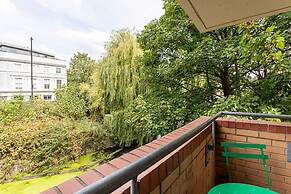 Modern Victoria Park Apartment