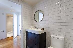 Modern Victoria Park Apartment