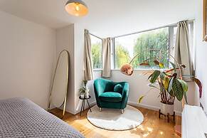 Modern Victoria Park Apartment