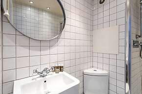 Modern Victoria Park Apartment