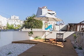 Modern Victoria Park Apartment