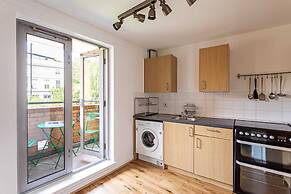 Modern Victoria Park Apartment