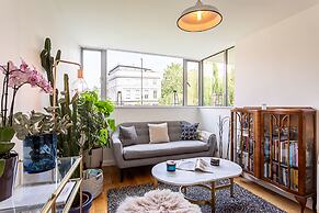 Modern Victoria Park Apartment