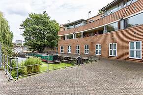 Modern Victoria Park Apartment