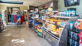 Fun and Stylish Family Villa in Encore Resort!