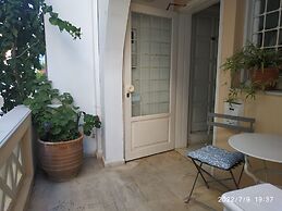 Super Economy Studio Located On the Ground Floor No Balcony