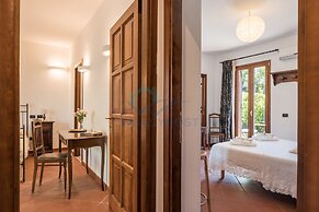 New Refined Villa Rayskaya In Monte Compatri