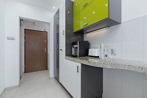 Kraków Błonia Apartment by Renters