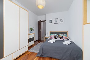 Kraków Błonia Apartment by Renters