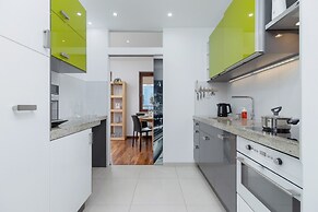 Kraków Błonia Apartment by Renters