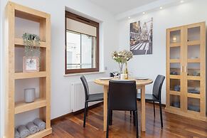 Kraków Błonia Apartment by Renters