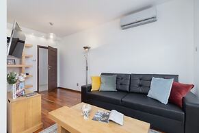 Kraków Błonia Apartment by Renters